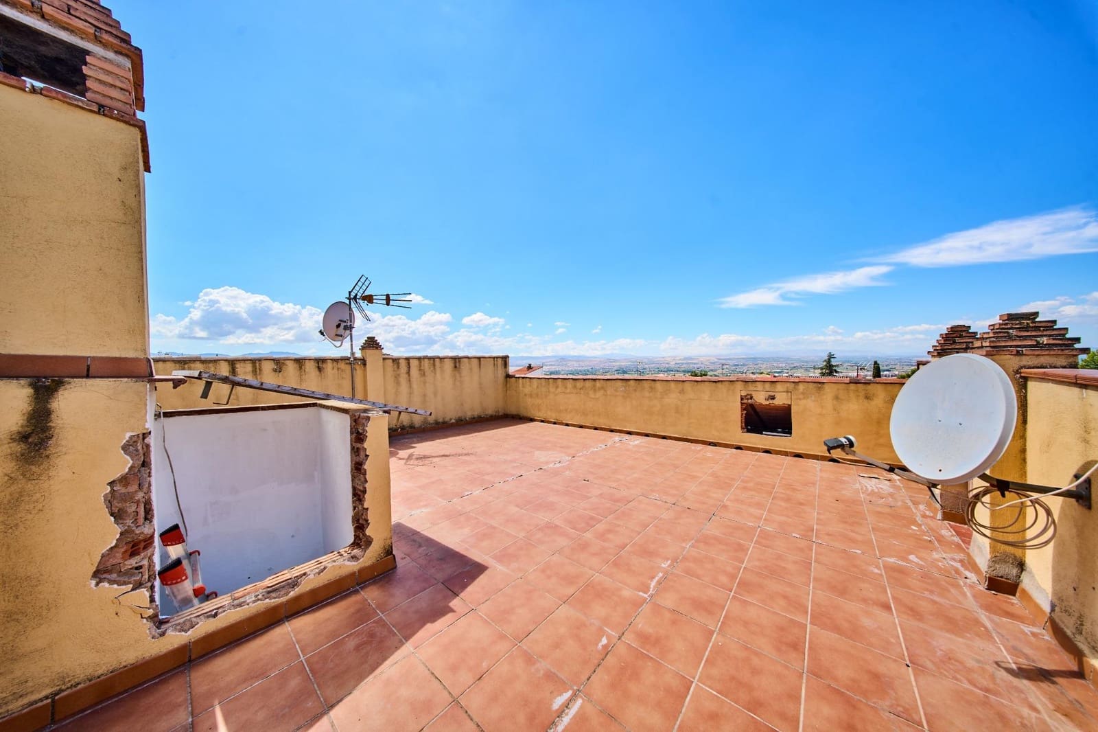 3 slaapkamer Rijtjeshuis te koop in Granada stad - € 240.000 (Ref: 10089626)