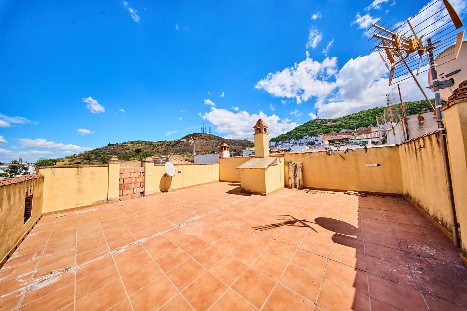 3 slaapkamer Rijtjeshuis te koop in Granada stad - € 240.000 (Ref: 10089626)