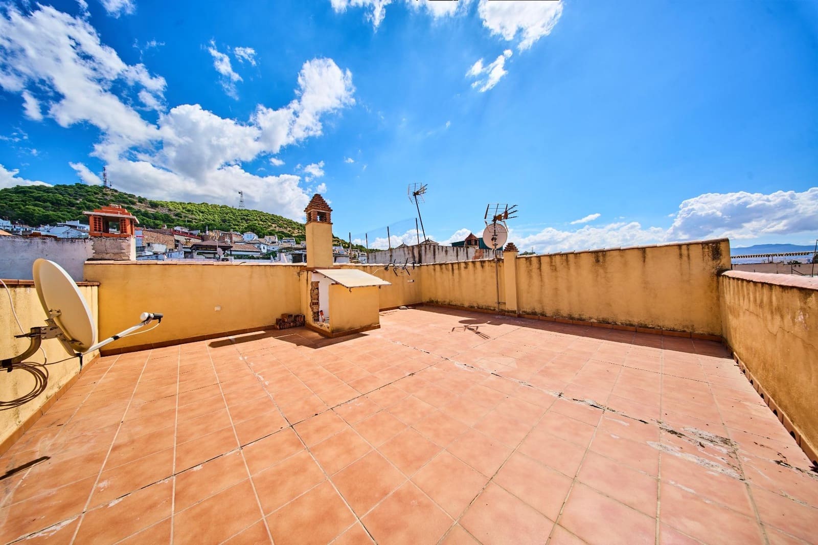 3 slaapkamer Rijtjeshuis te koop in Granada stad - € 240.000 (Ref: 10089626)