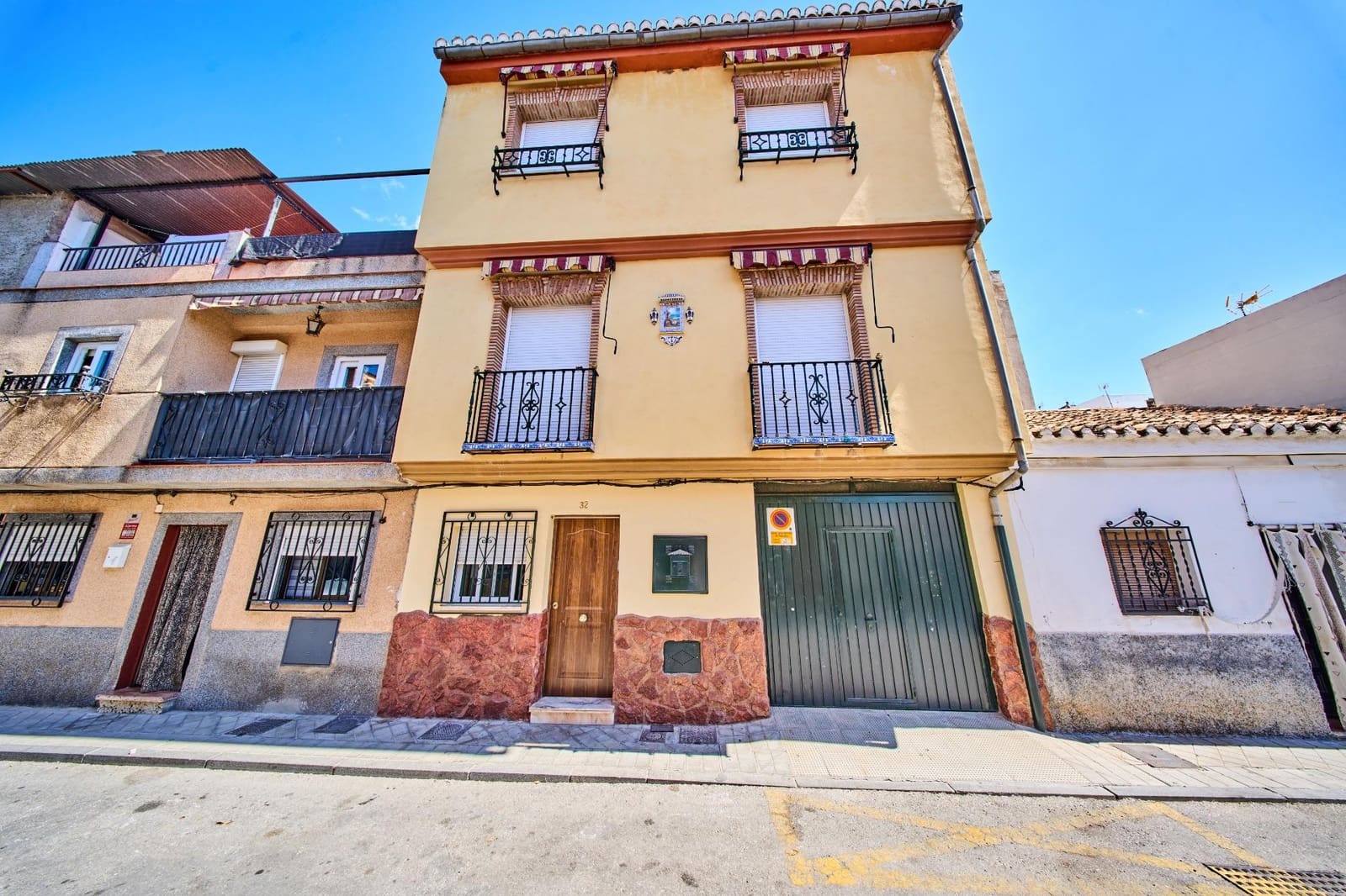 3 slaapkamer Rijtjeshuis te koop in Granada stad - € 240.000 (Ref: 10089626)