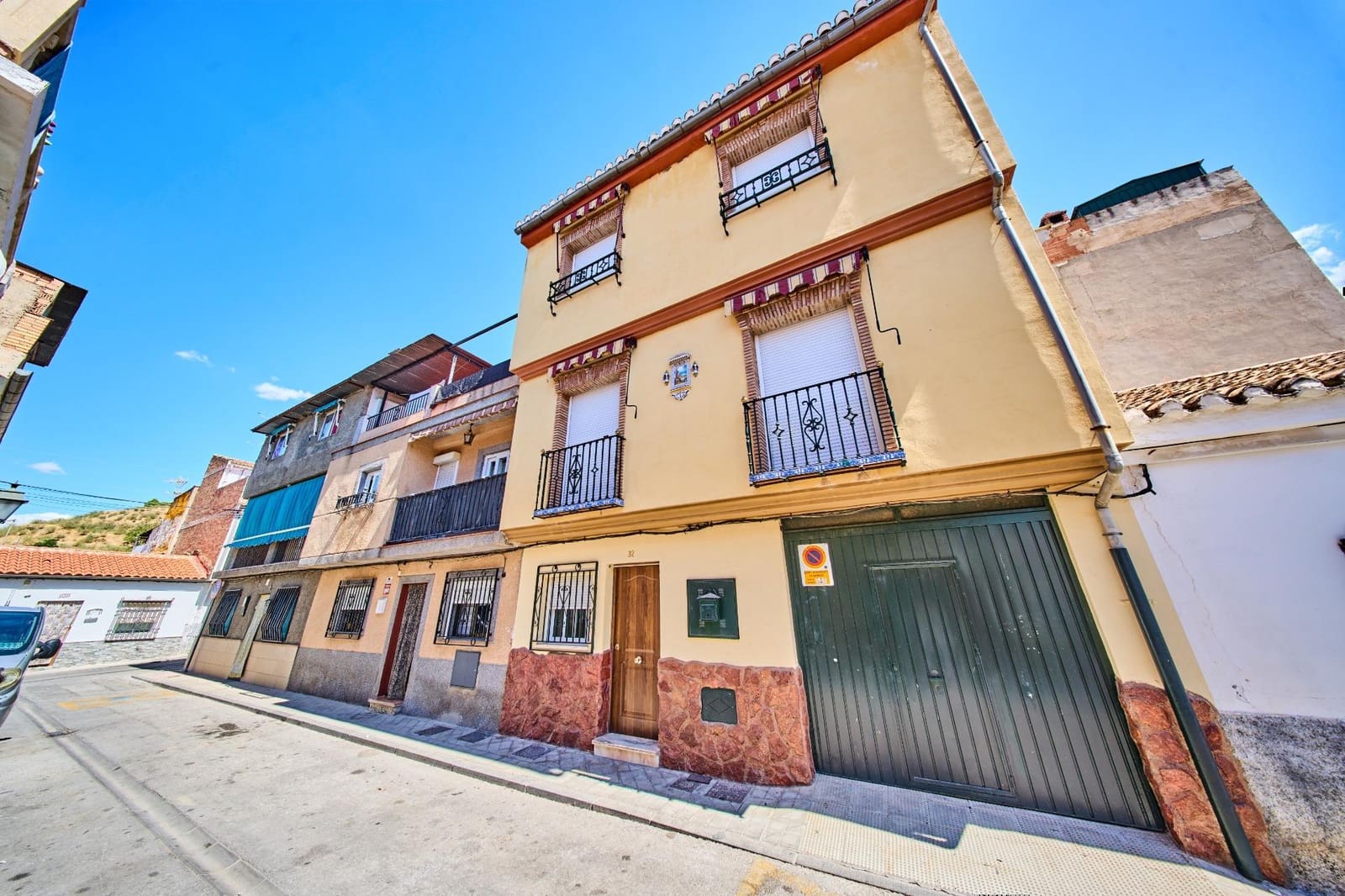 3 slaapkamer Rijtjeshuis te koop in Granada stad - € 240.000 (Ref: 10089626)