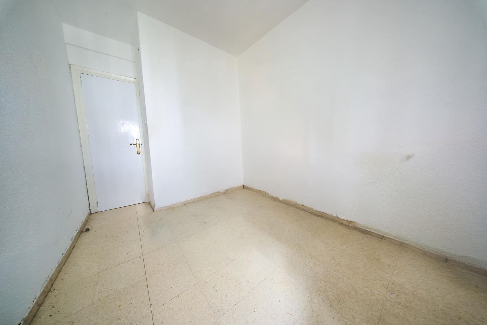 3 bedroom Flat for sale in Granada city - € 145,000 (Ref: 10089629)