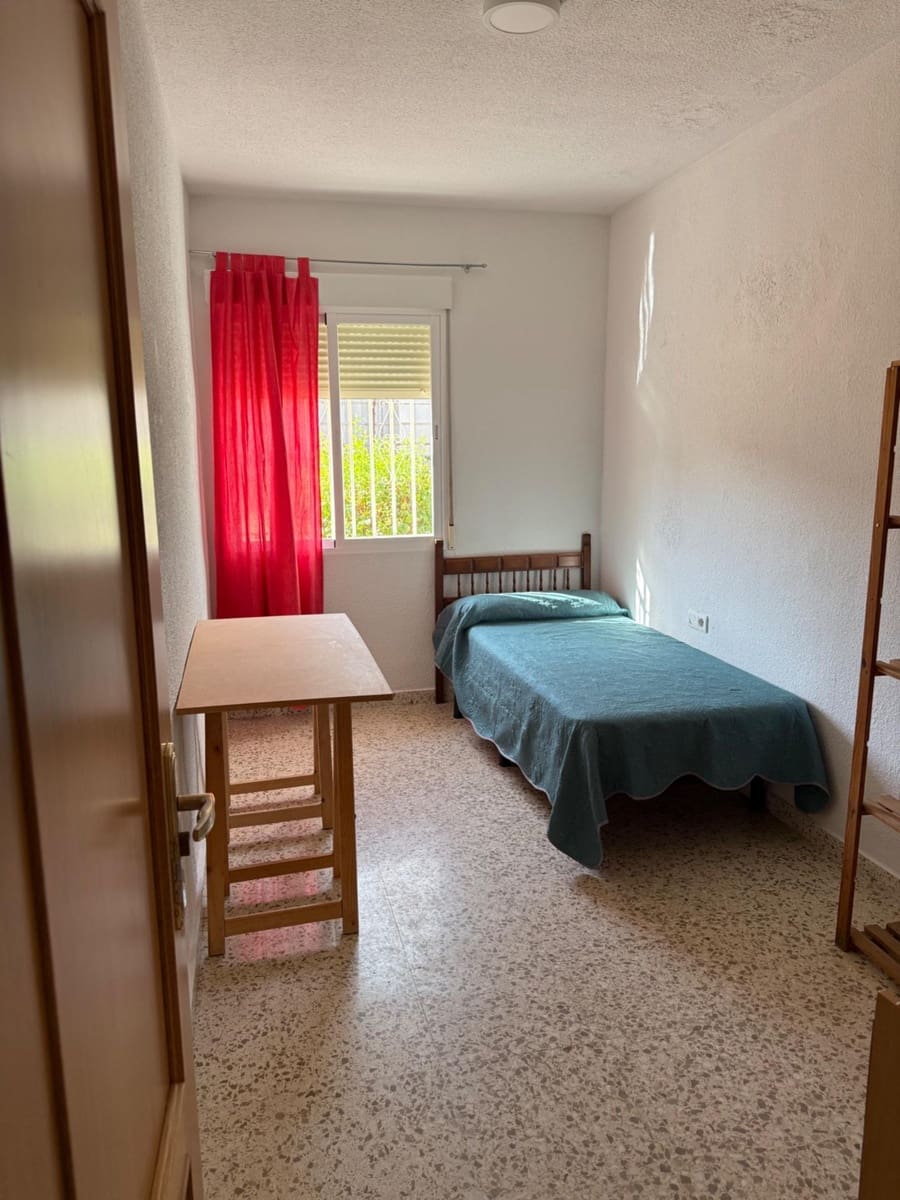 3 sovrum Lägenhet att hyra i Granada stad - 800 € (Ref: 10094930)