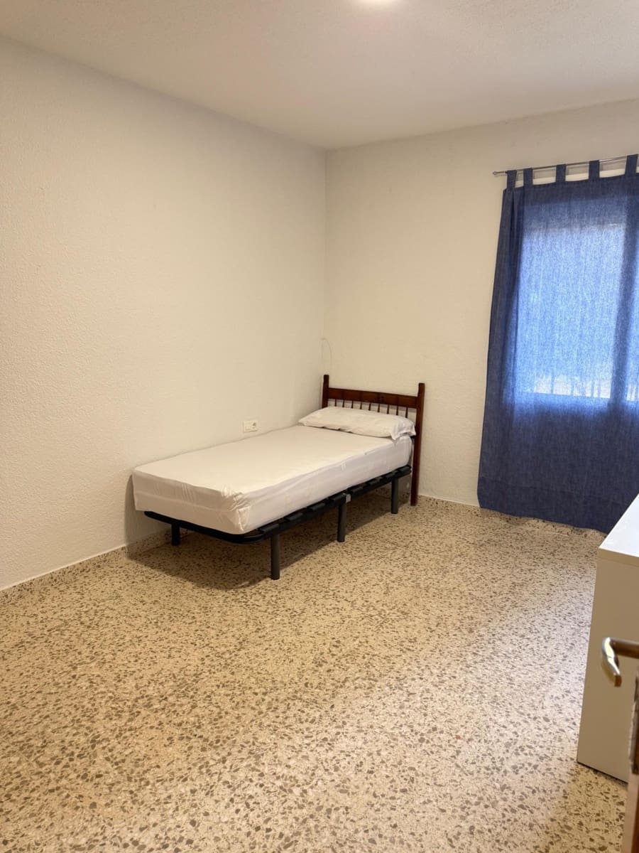3 sovrum Lägenhet att hyra i Granada stad - 800 € (Ref: 10094930)