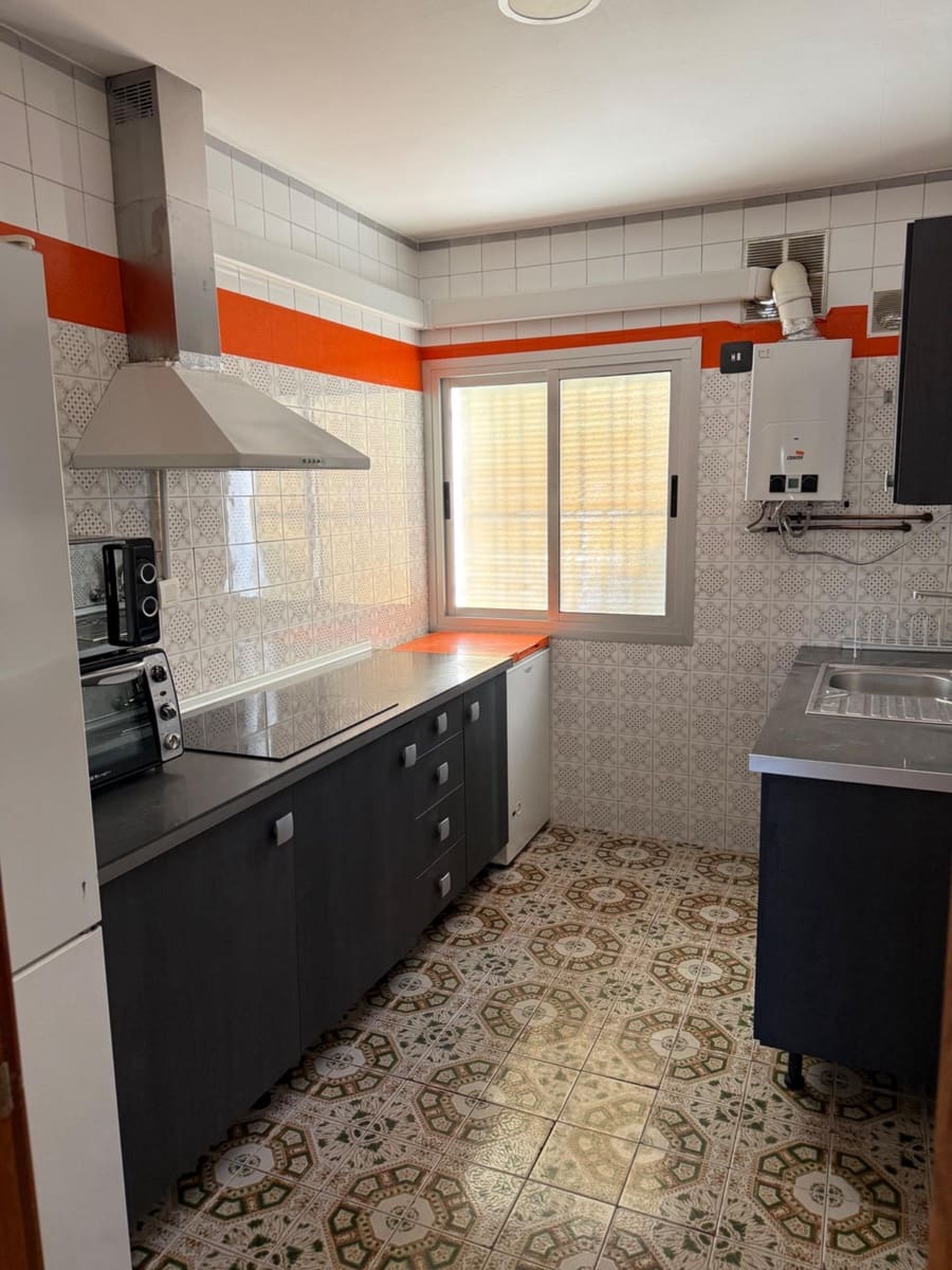 4 sovrum Lägenhet att hyra i Granada stad - 1 000 € (Ref: 10094931)