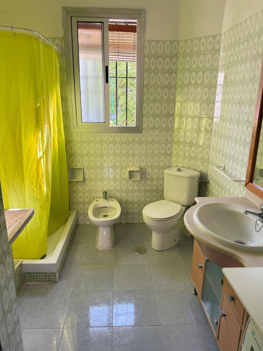 4 sovrum Lägenhet att hyra i Granada stad - 1 000 € (Ref: 10094931)
