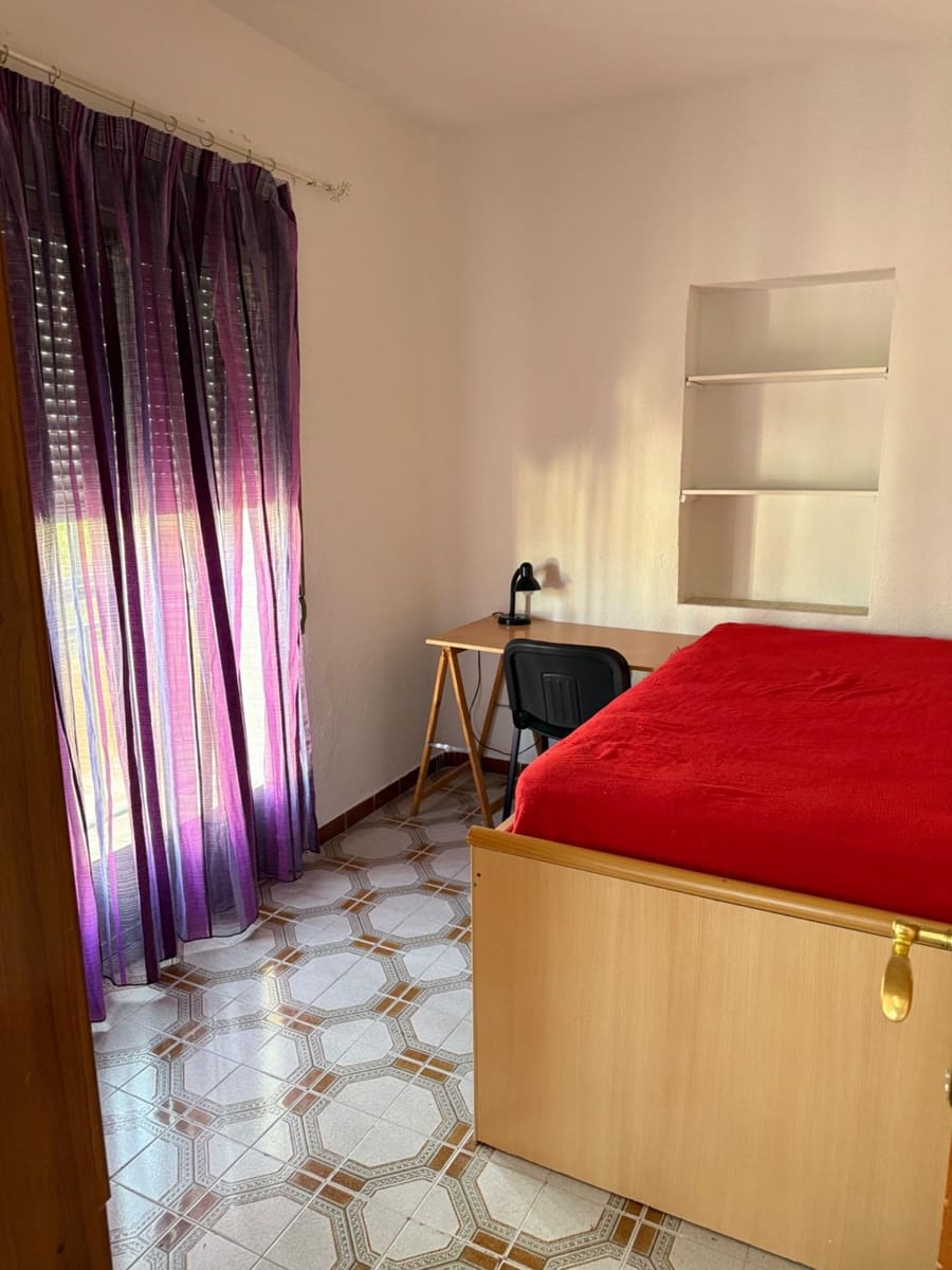 4 sovrum Lägenhet att hyra i Granada stad - 1 000 € (Ref: 10094931)