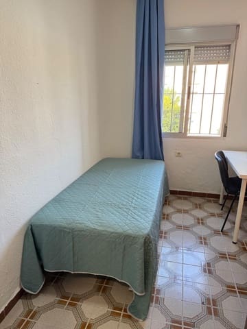 4 sovrum Lägenhet att hyra i Granada stad - 1 000 € (Ref: 10094931)