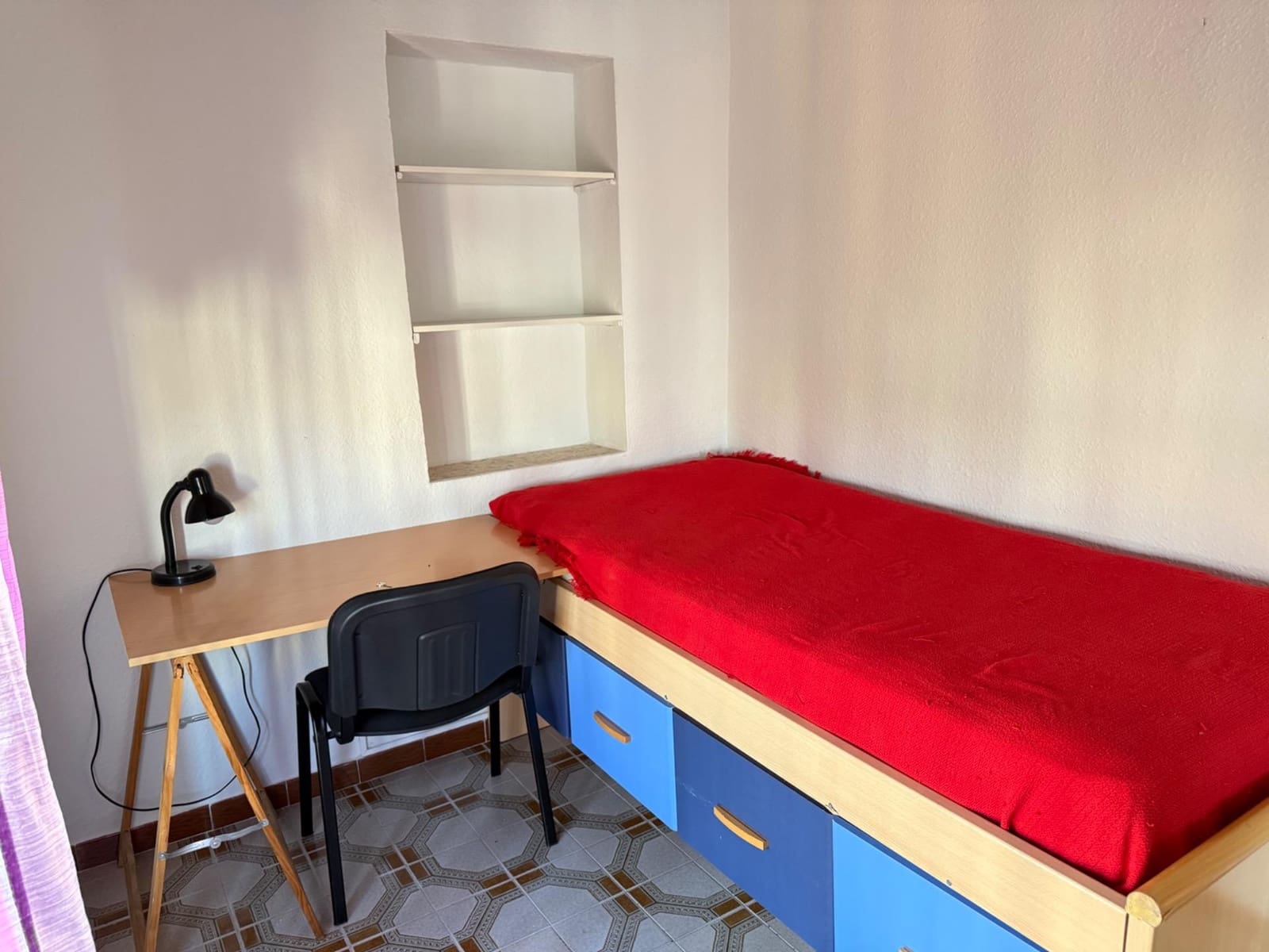 4 sovrum Lägenhet att hyra i Granada stad - 1 000 € (Ref: 10094931)