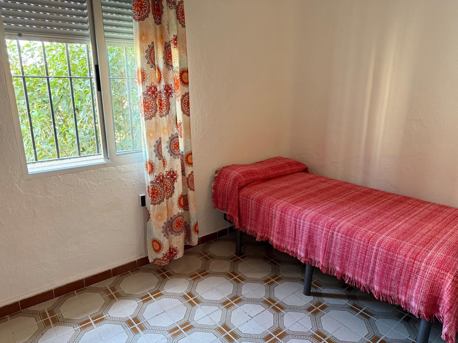 4 sovrum Lägenhet att hyra i Granada stad - 1 000 € (Ref: 10094931)