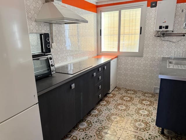 4 sovrum Lägenhet att hyra i Granada stad - 1 000 € (Ref: 10094931)