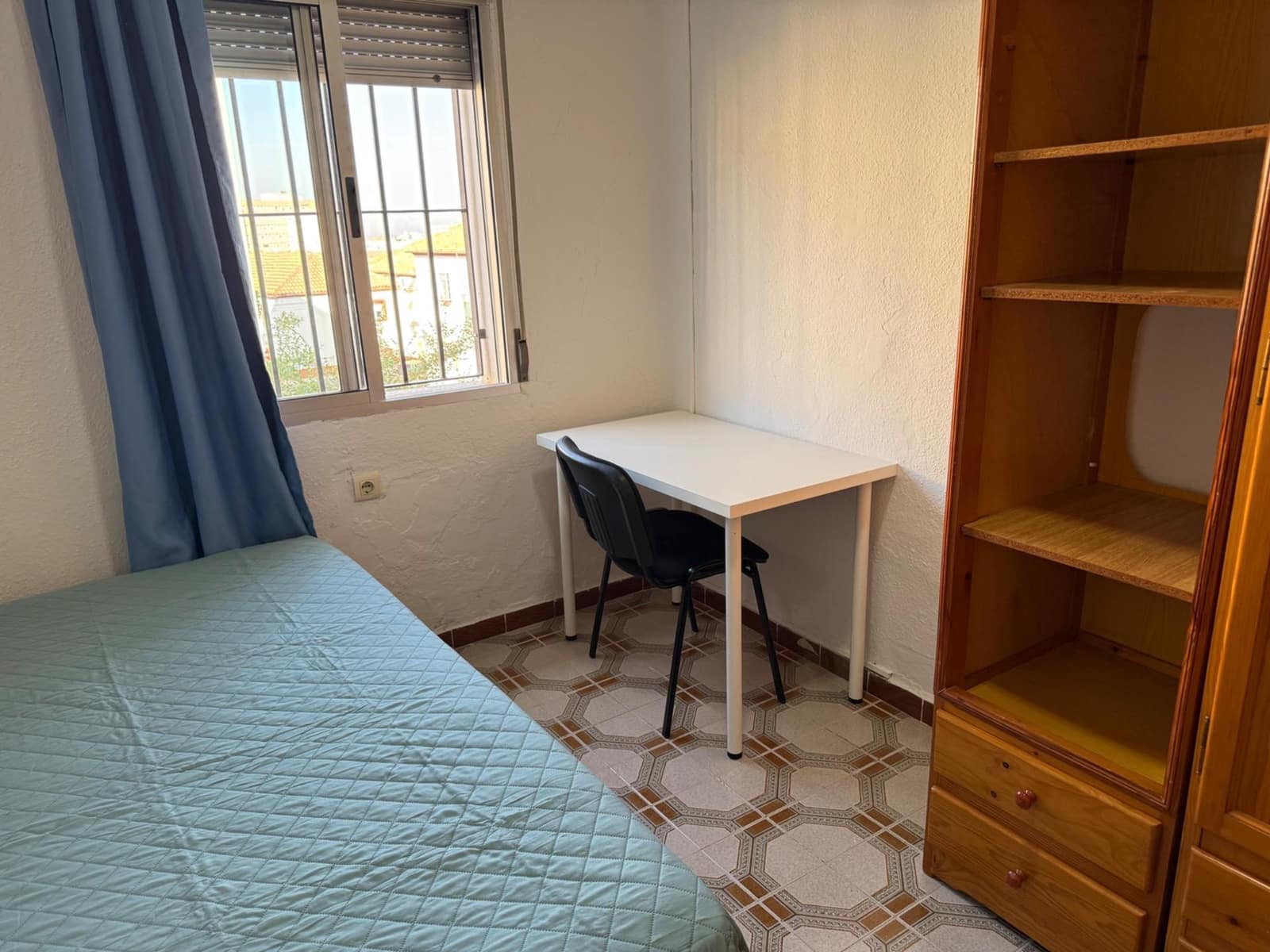 4 sovrum Lägenhet att hyra i Granada stad - 1 000 € (Ref: 10094931)