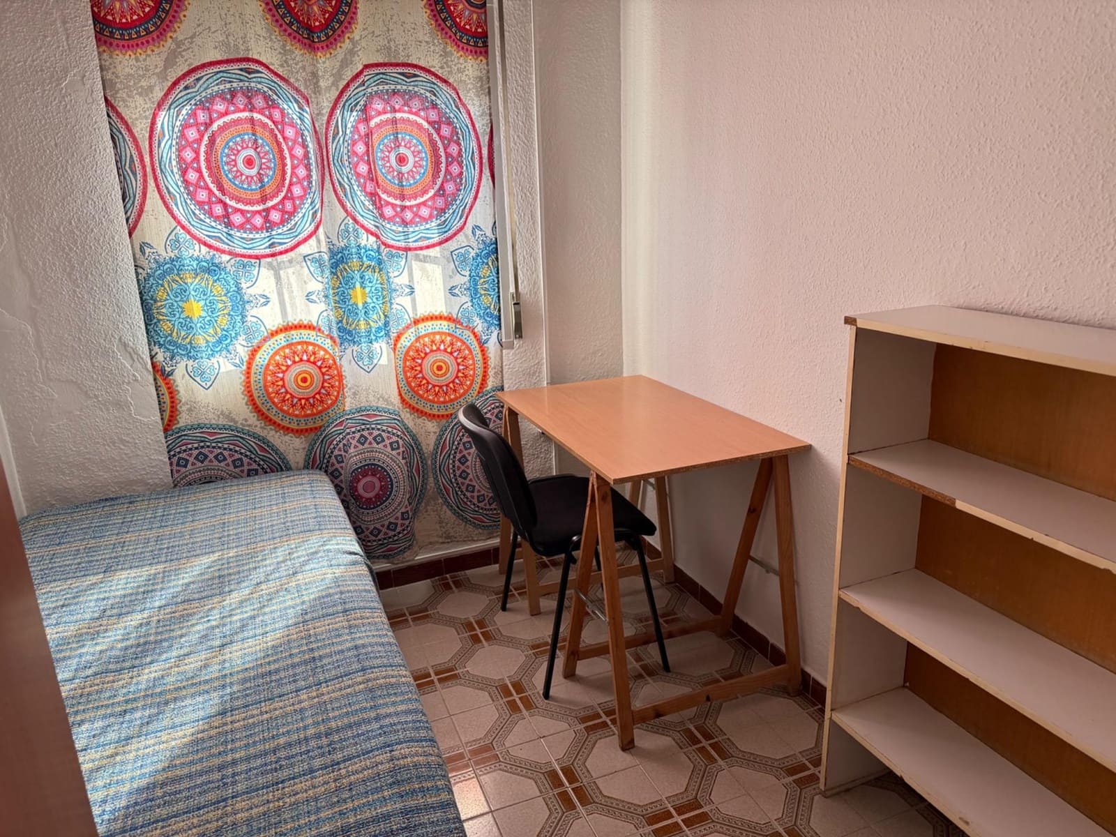 4 sovrum Lägenhet att hyra i Granada stad - 1 000 € (Ref: 10094931)