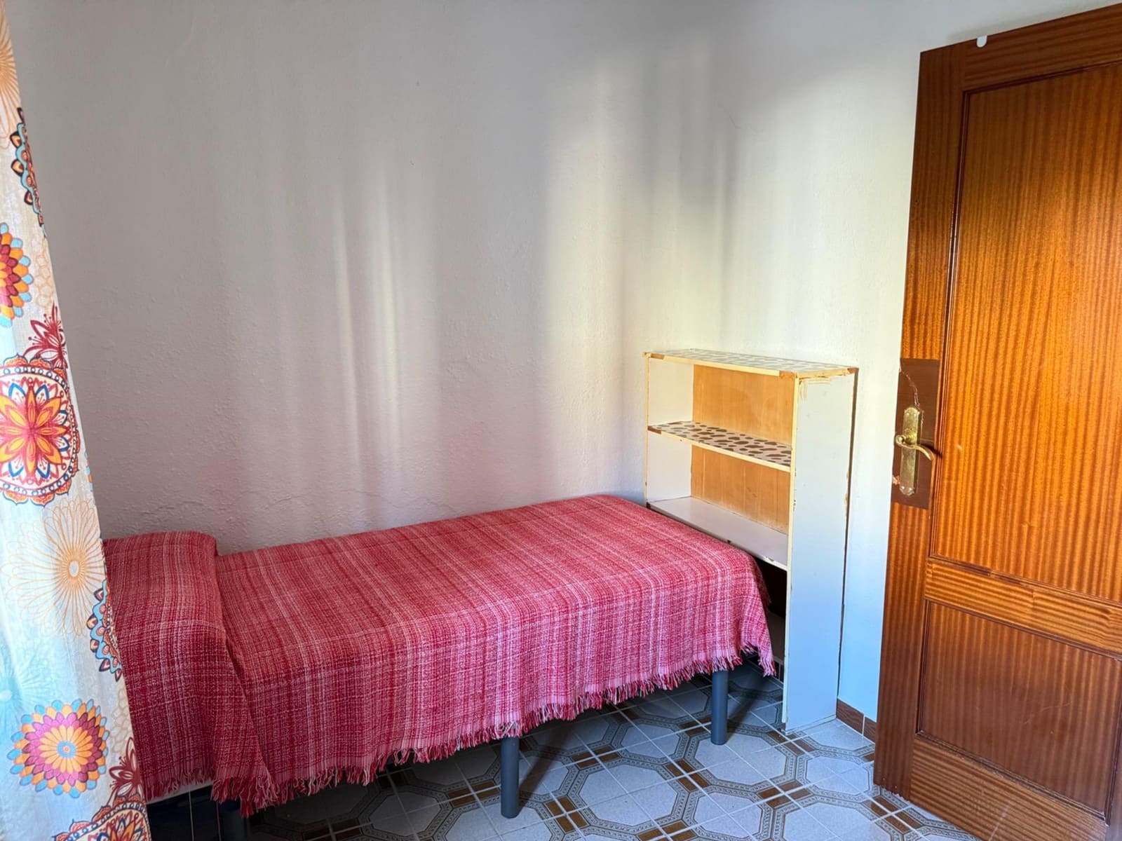 4 sovrum Lägenhet att hyra i Granada stad - 1 000 € (Ref: 10094931)