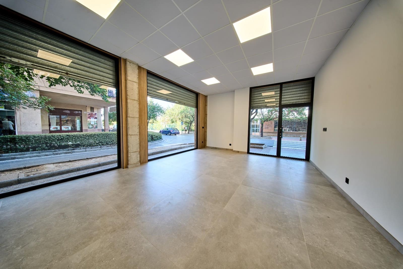Kommersiell att hyra i Granada stad - 900 € (Ref: 10100402)