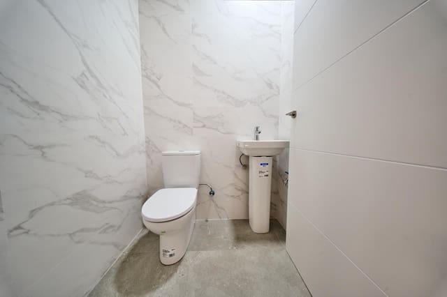 Kommersiell att hyra i Granada stad - 900 € (Ref: 10100402)