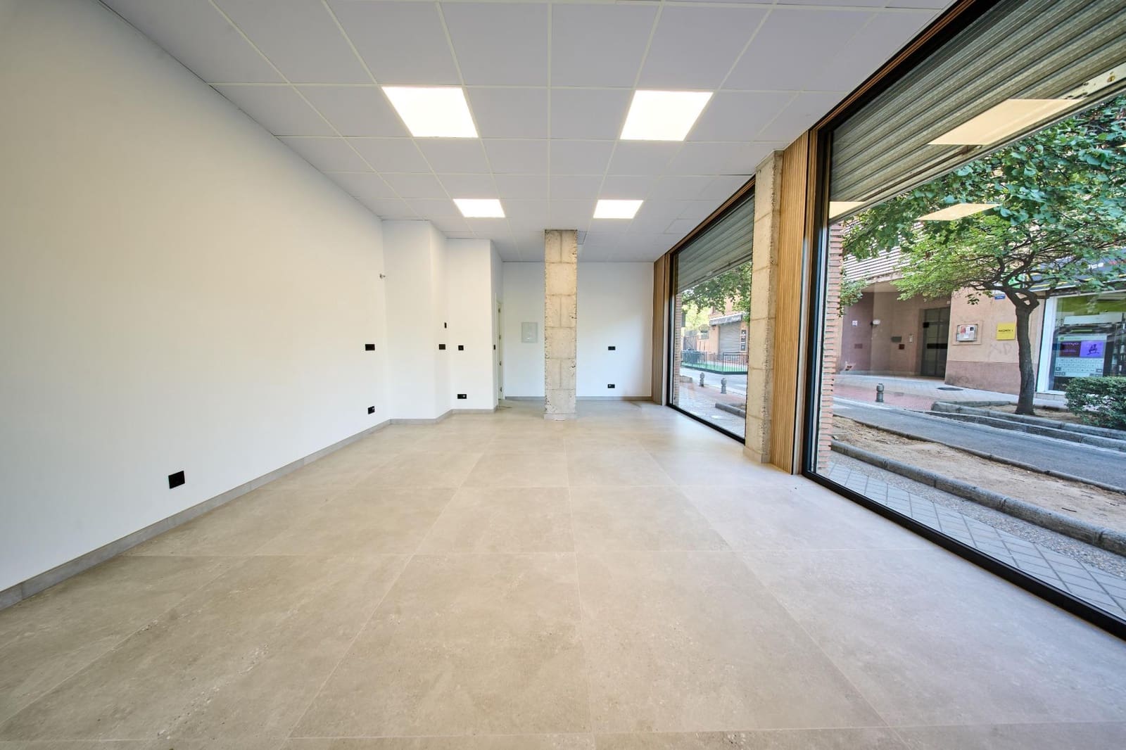 Kommersiell att hyra i Granada stad - 900 € (Ref: 10100402)