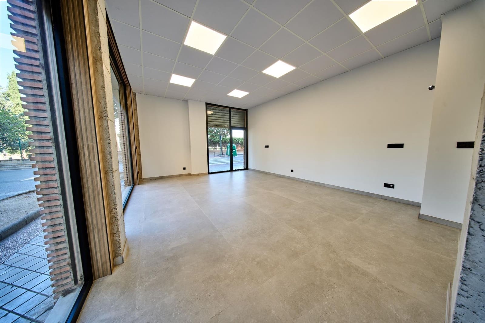 Kommersiell att hyra i Granada stad - 900 € (Ref: 10100402)