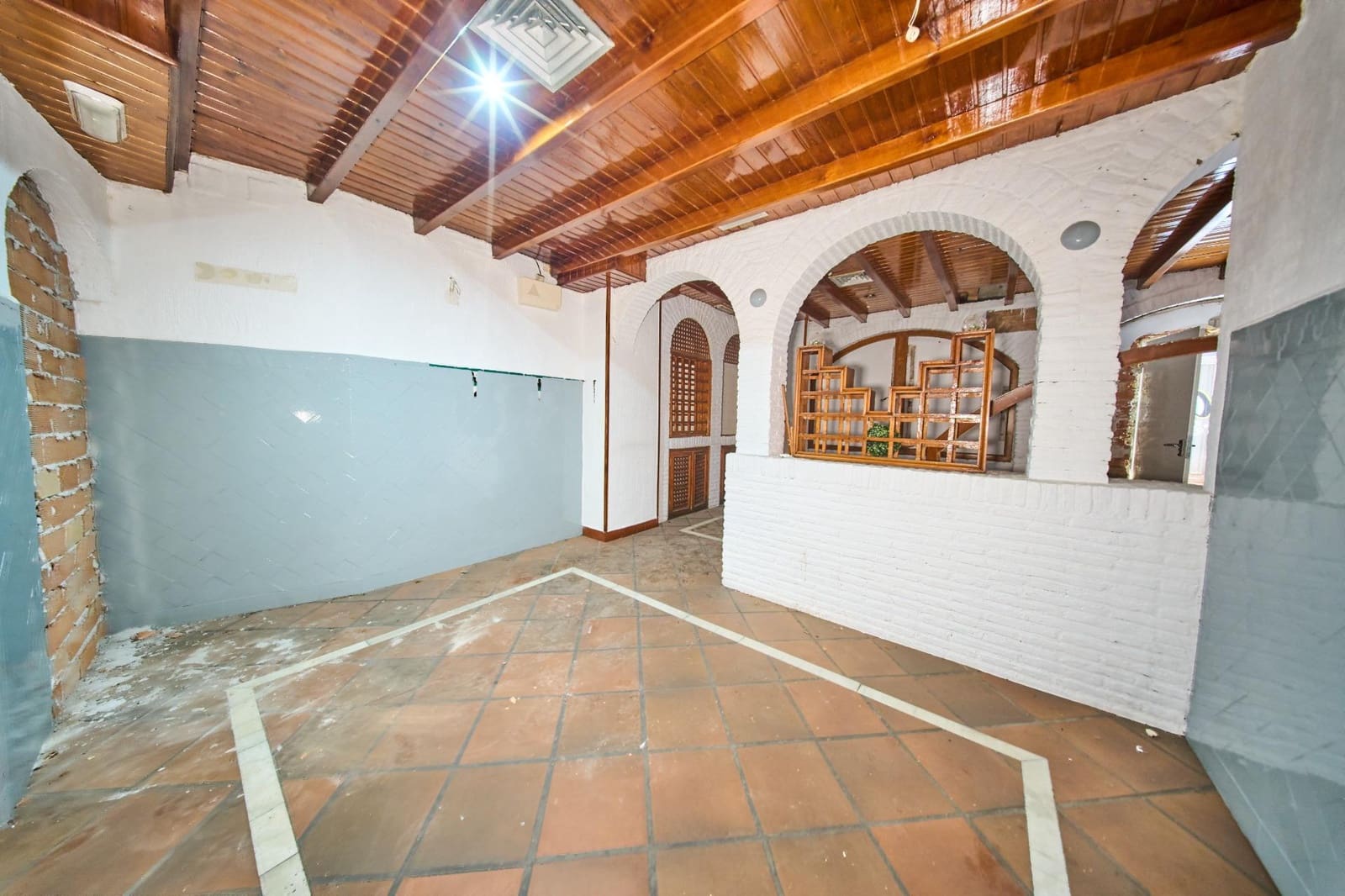 Comercial para venda em Granada cidade - 68 800 € (Ref: 10100403)