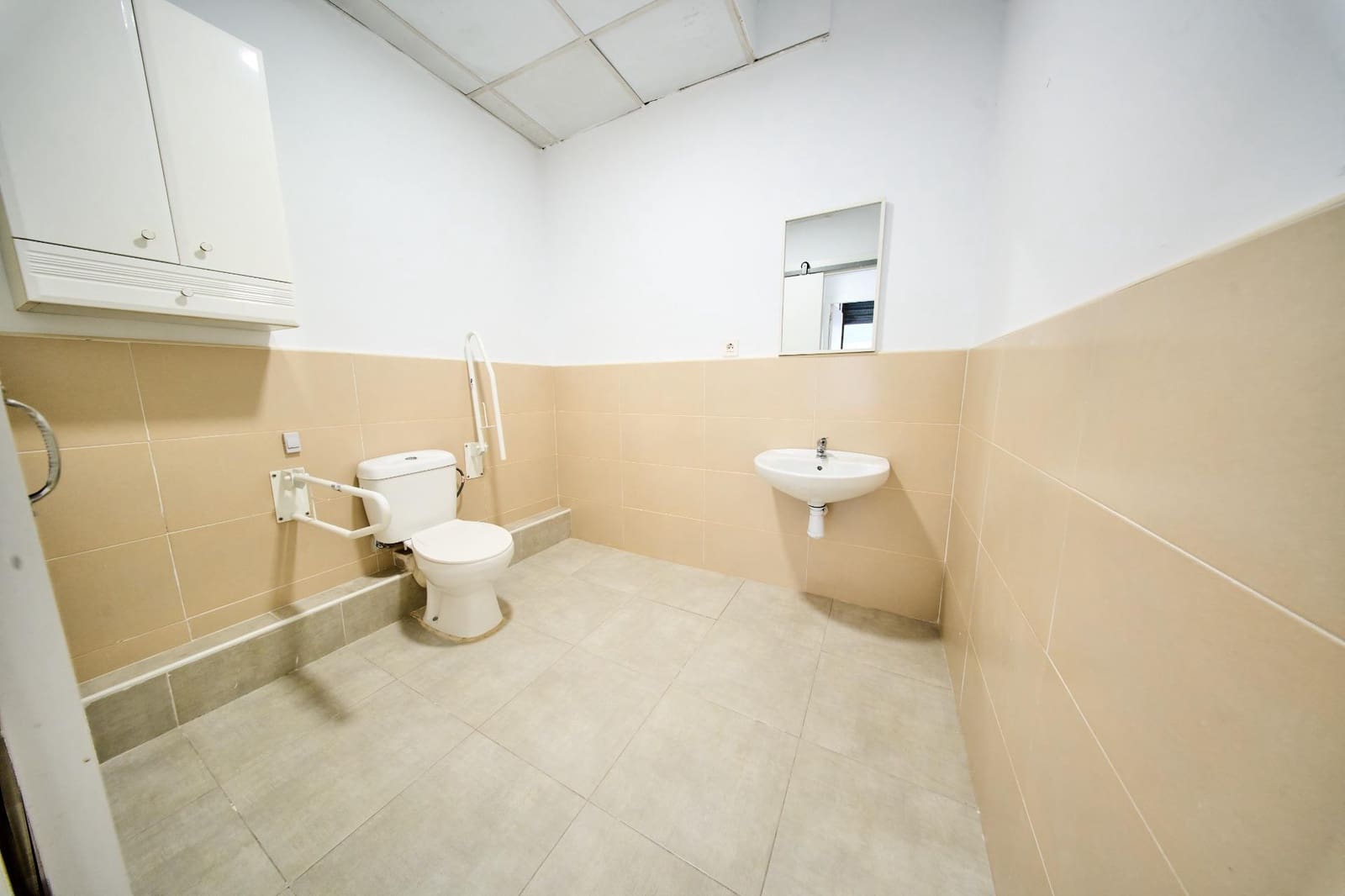 Local Commercial à vendre à Grenade ville - 190 000 € (Ref: 10109905)