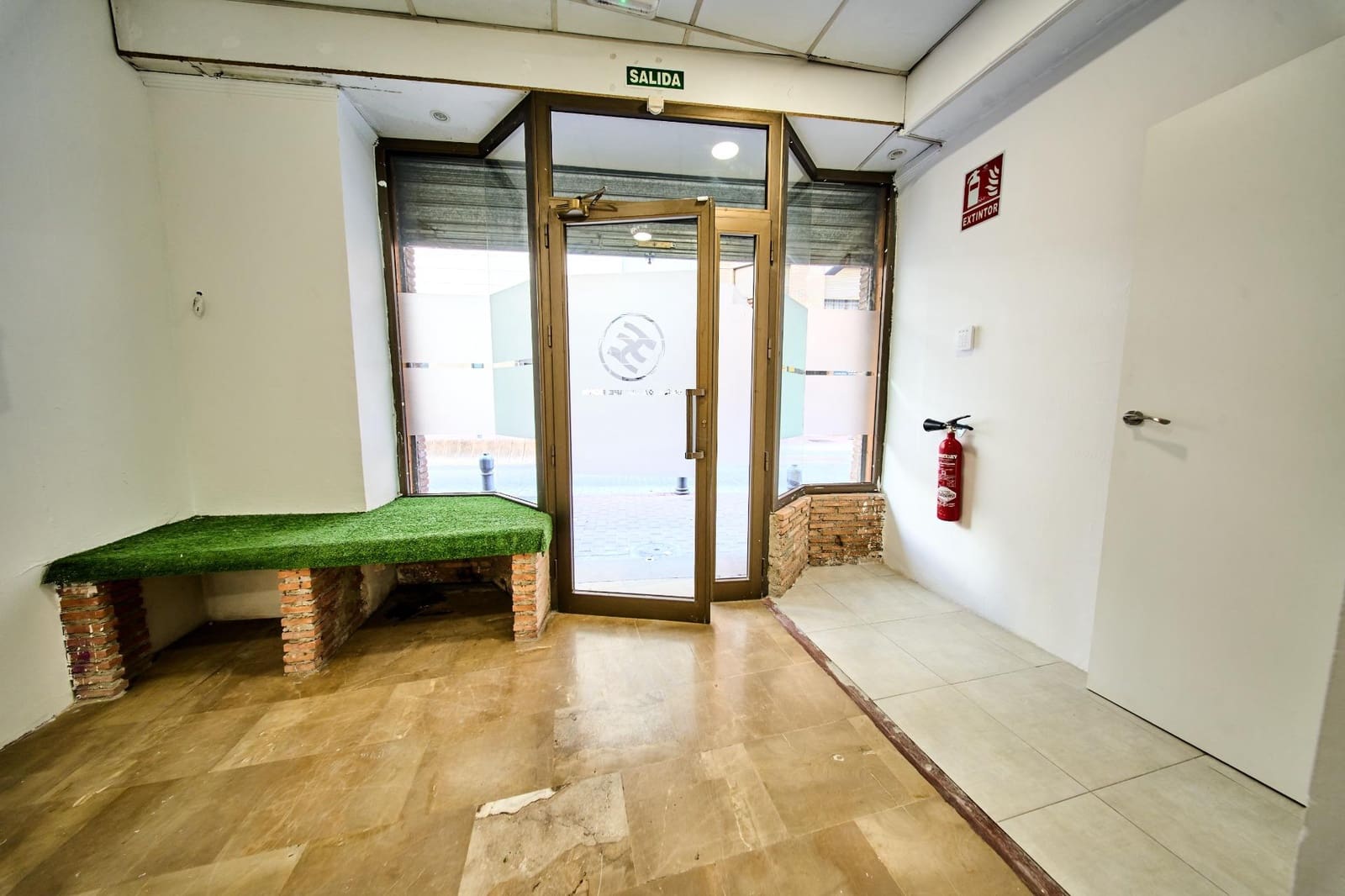 Local Commercial à vendre à Grenade ville - 190 000 € (Ref: 10109905)