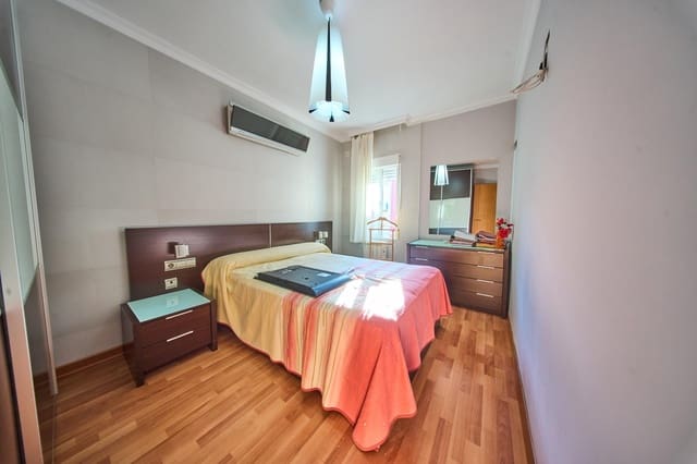 3 quarto Apartamento para arrendar em Granada cidade - 250 € (Ref: 10115817)