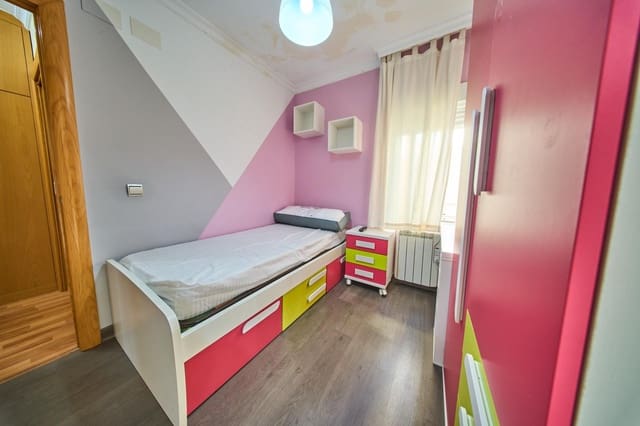 3 quarto Apartamento para arrendar em Granada cidade - 250 € (Ref: 10115817)