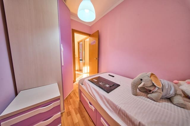 3 quarto Apartamento para arrendar em Granada cidade - 250 € (Ref: 10115817)