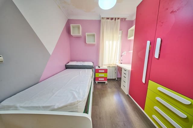3 quarto Apartamento para arrendar em Granada cidade - 250 € (Ref: 10115817)