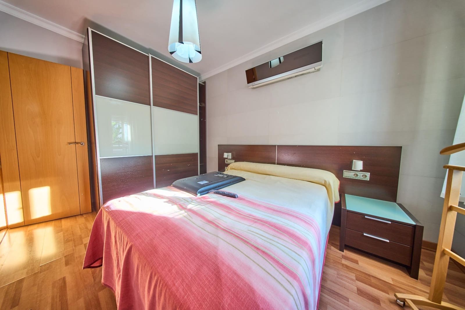 Piso de 3 habitaciones en Granada ciudad en alquiler - 250 € (Ref: 10115817)