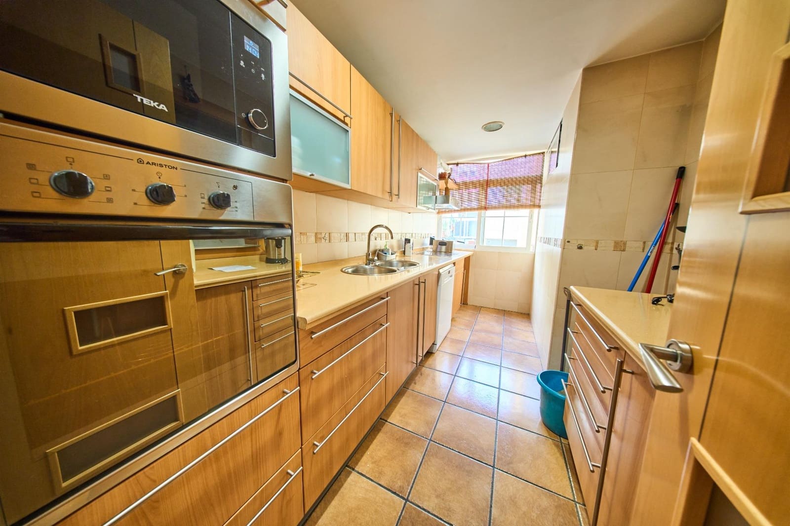 Piso de 3 habitaciones en Granada ciudad en alquiler - 250 € (Ref: 10115817)