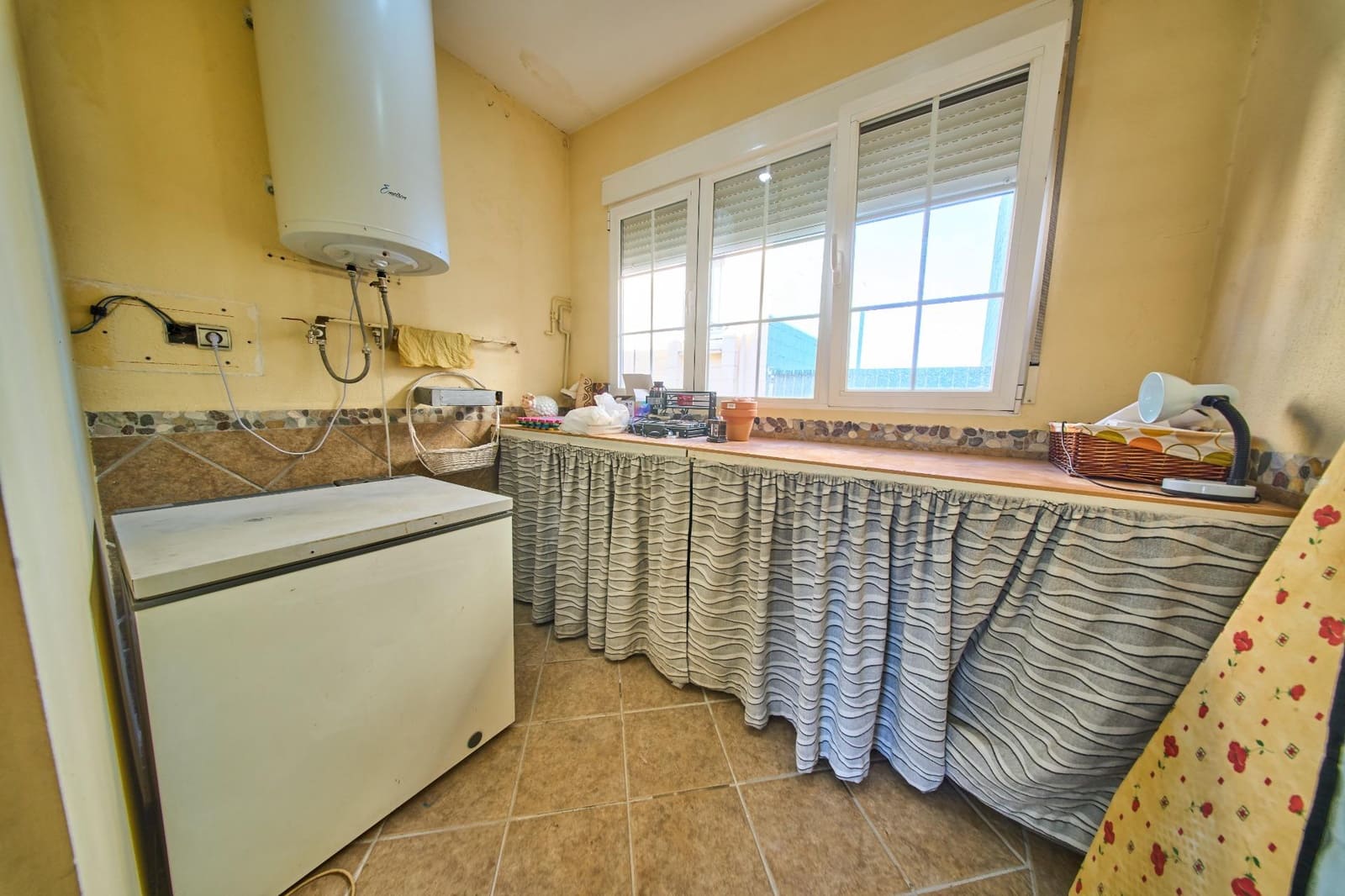 Piso de 3 habitaciones en Granada ciudad en alquiler - 250 € (Ref: 10115817)
