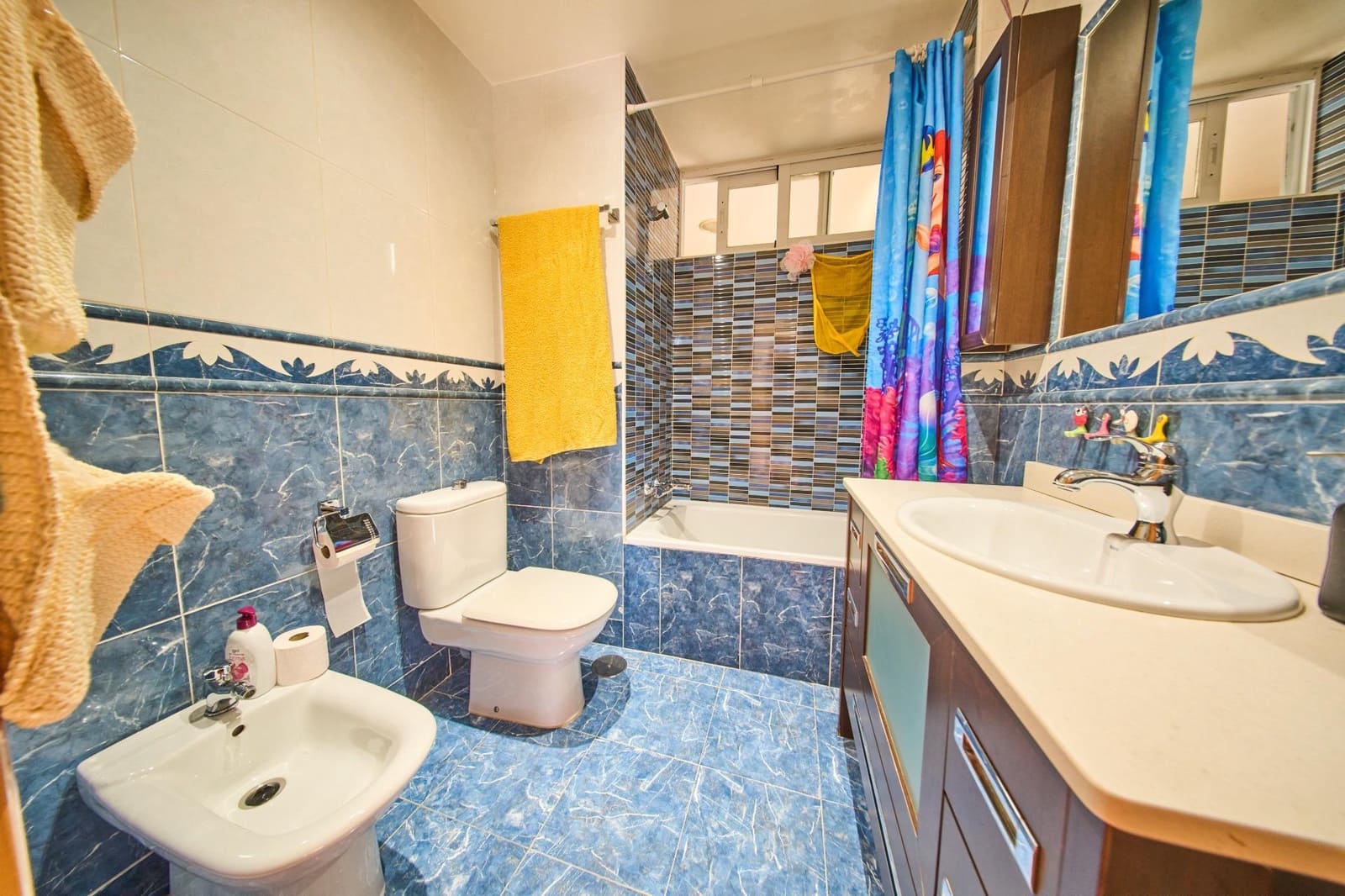 Piso de 3 habitaciones en Granada ciudad en alquiler - 250 € (Ref: 10115817)