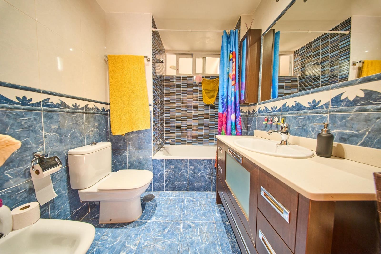 Piso de 3 habitaciones en Granada ciudad en alquiler - 250 € (Ref: 10115817)