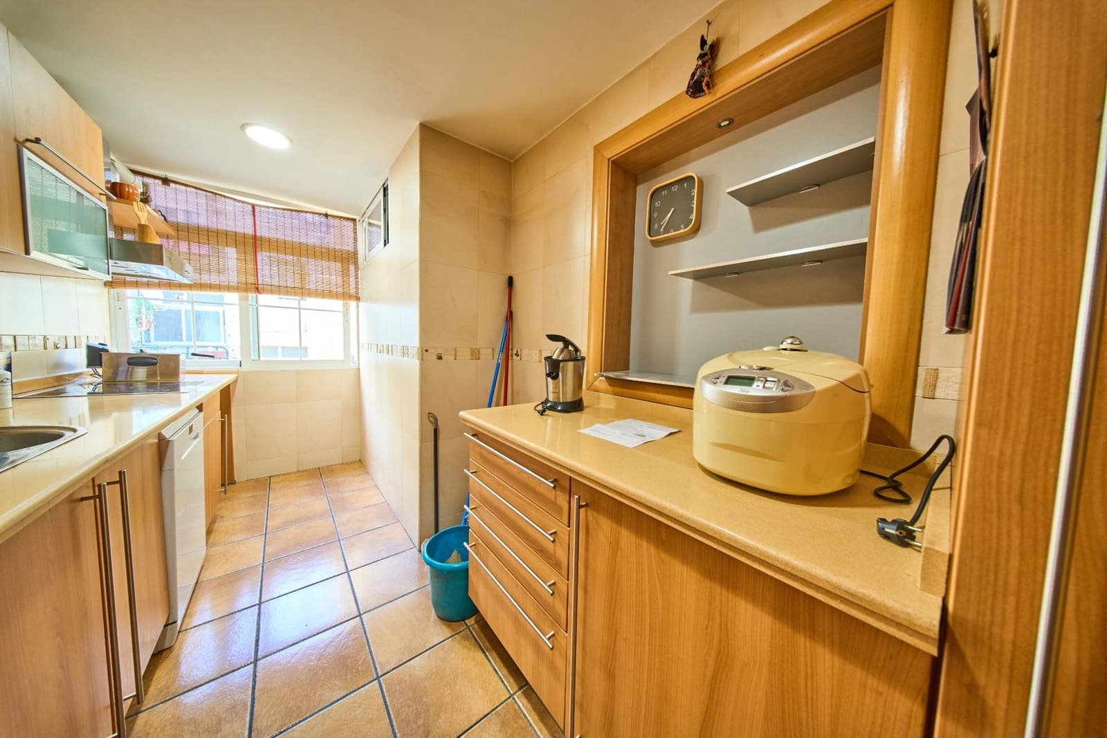 Piso de 3 habitaciones en Granada ciudad en alquiler - 250 € (Ref: 10115817)