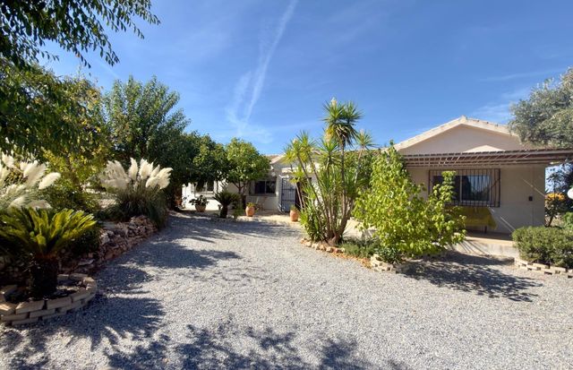 6 slaapkamer Finca/Landhuis te koop in Moraleda de Zafayona met zwembad garage - € 450.000 (Ref: 10120135)