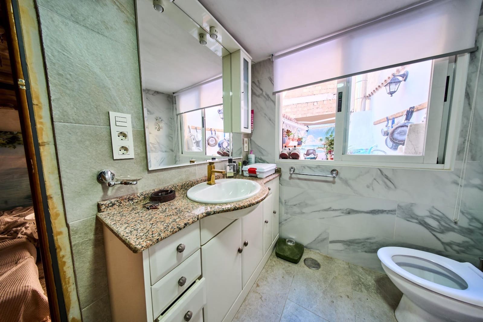 4 bedroom Semi-detached Villa for sale in Las Gabias - € 149,900 (Ref: 10130110)