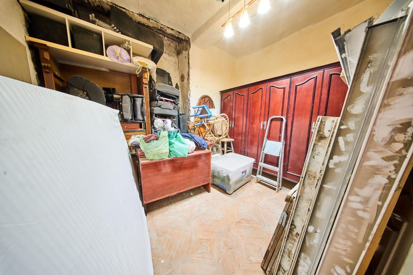 4 bedroom Semi-detached Villa for sale in Las Gabias - € 149,900 (Ref: 10130110)
