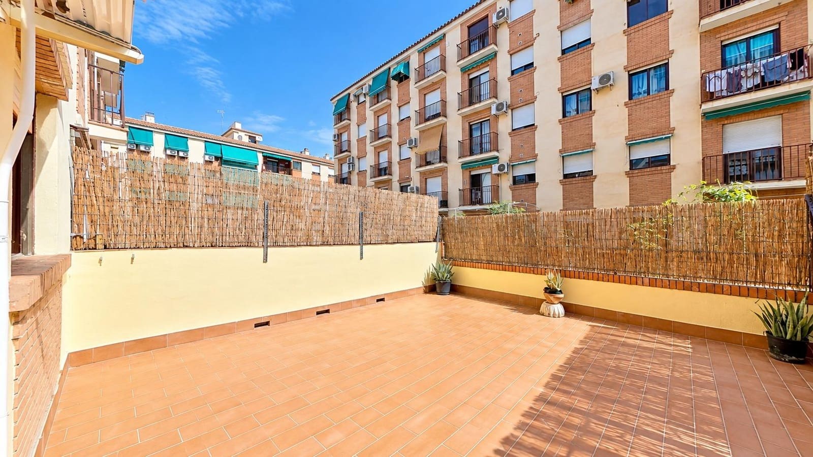 1 sovrum Lägenhet att hyra i Granada stad - 700 € (Ref: 10131816)