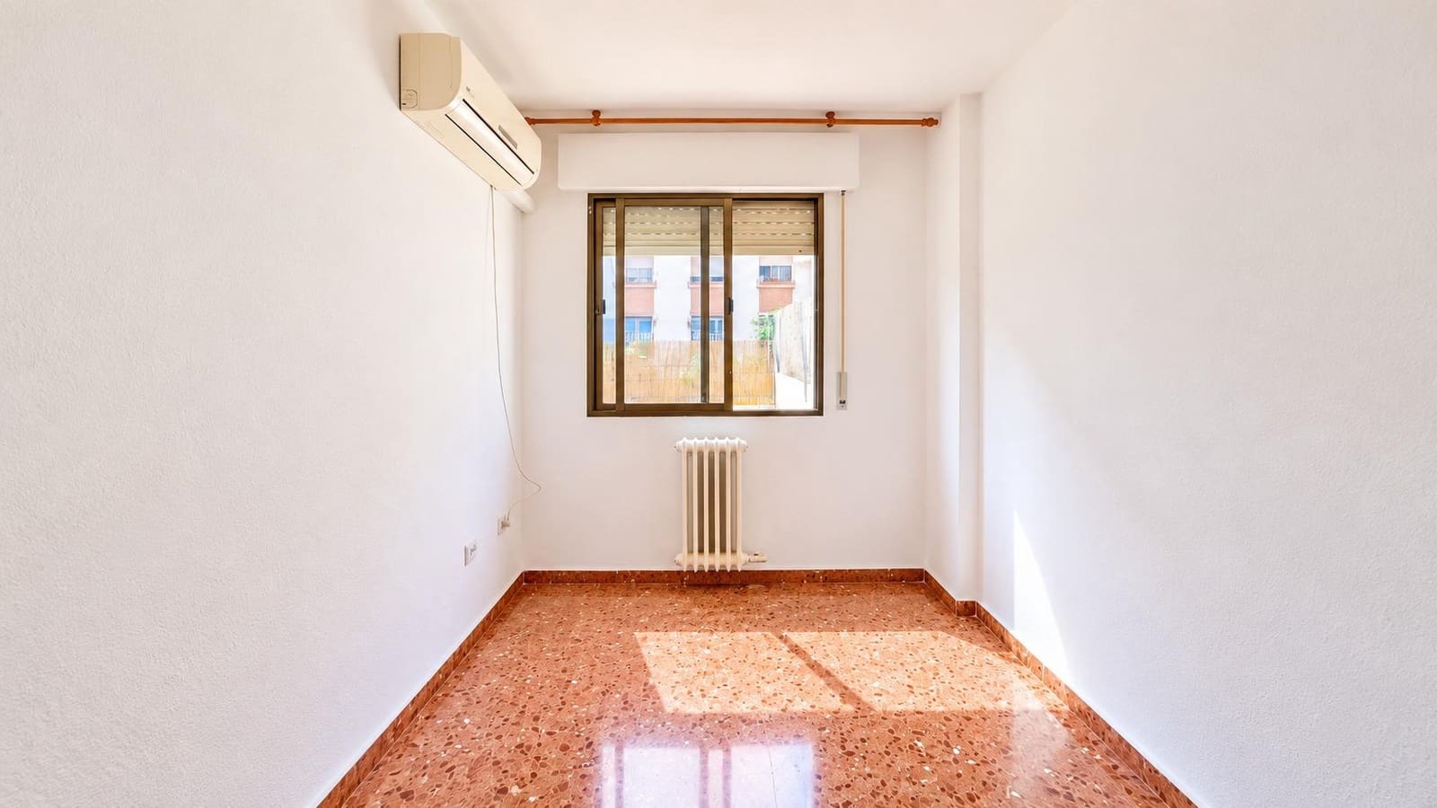 1 soverom Leilighet til leie i Granada by - € 700 (Ref: 10131817)