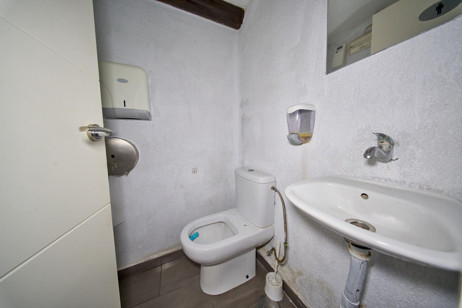 Kommersiell til salgs i Granada by - € 130 000 (Ref: 10142563)