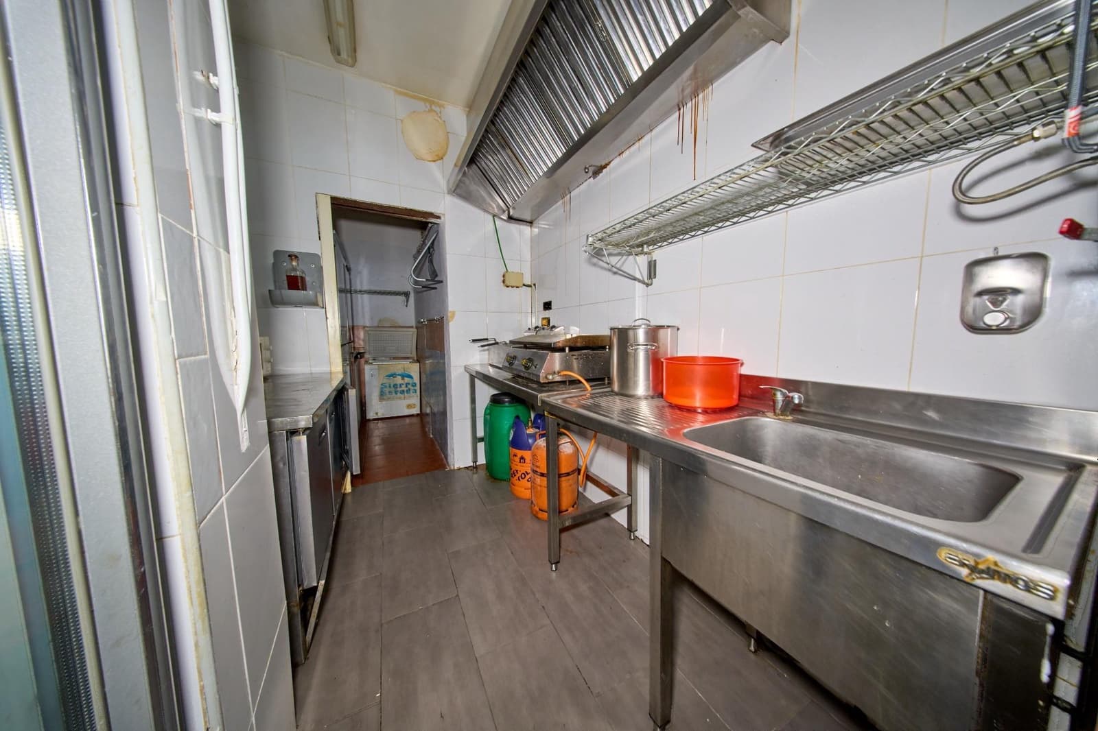 Kommersiell til salgs i Granada by - € 130 000 (Ref: 10142563)