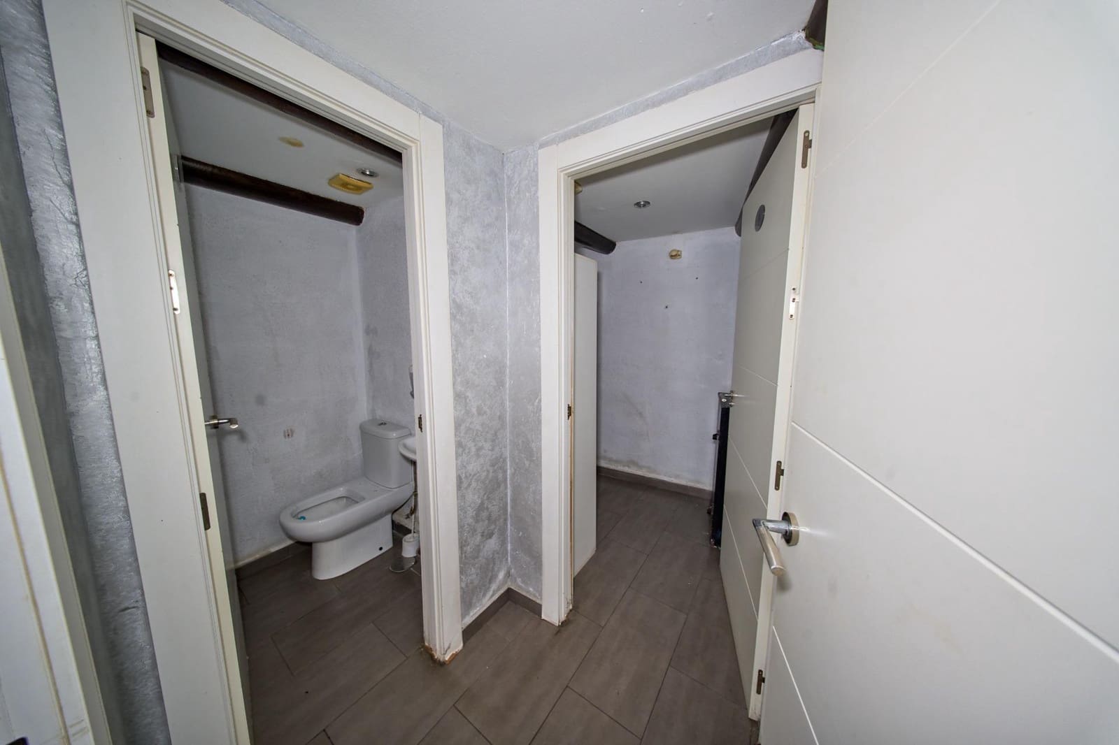 Kommersiell til salgs i Granada by - € 130 000 (Ref: 10142563)