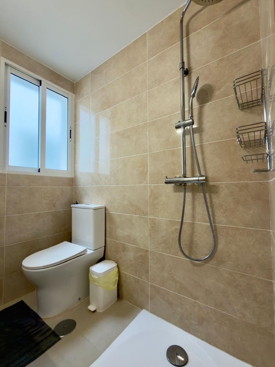 3 soverom Leilighet til leie i Granada by - € 900 (Ref: 10142564)