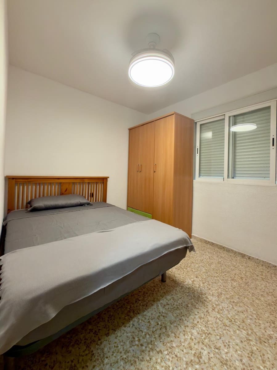 3 soverom Leilighet til leie i Granada by - € 900 (Ref: 10142564)