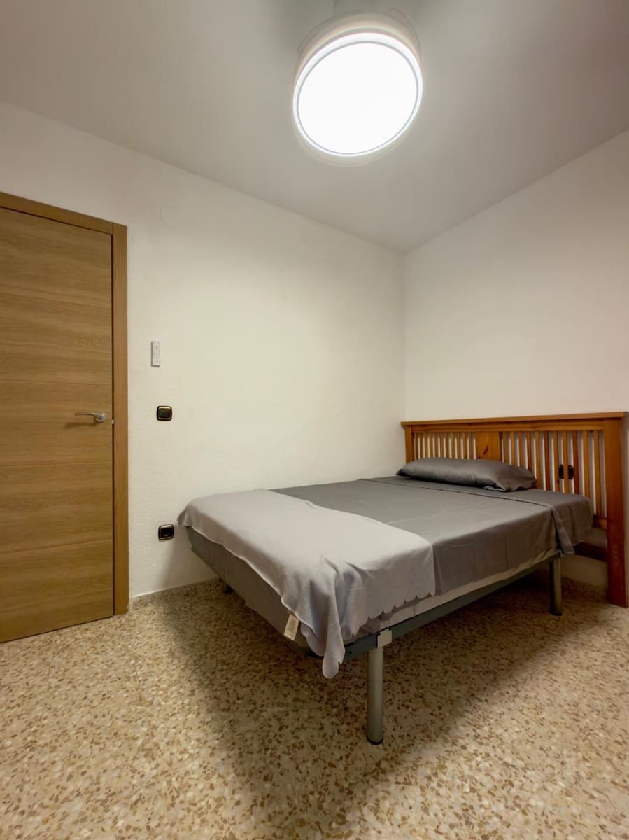 3 soverom Leilighet til leie i Granada by - € 900 (Ref: 10142564)