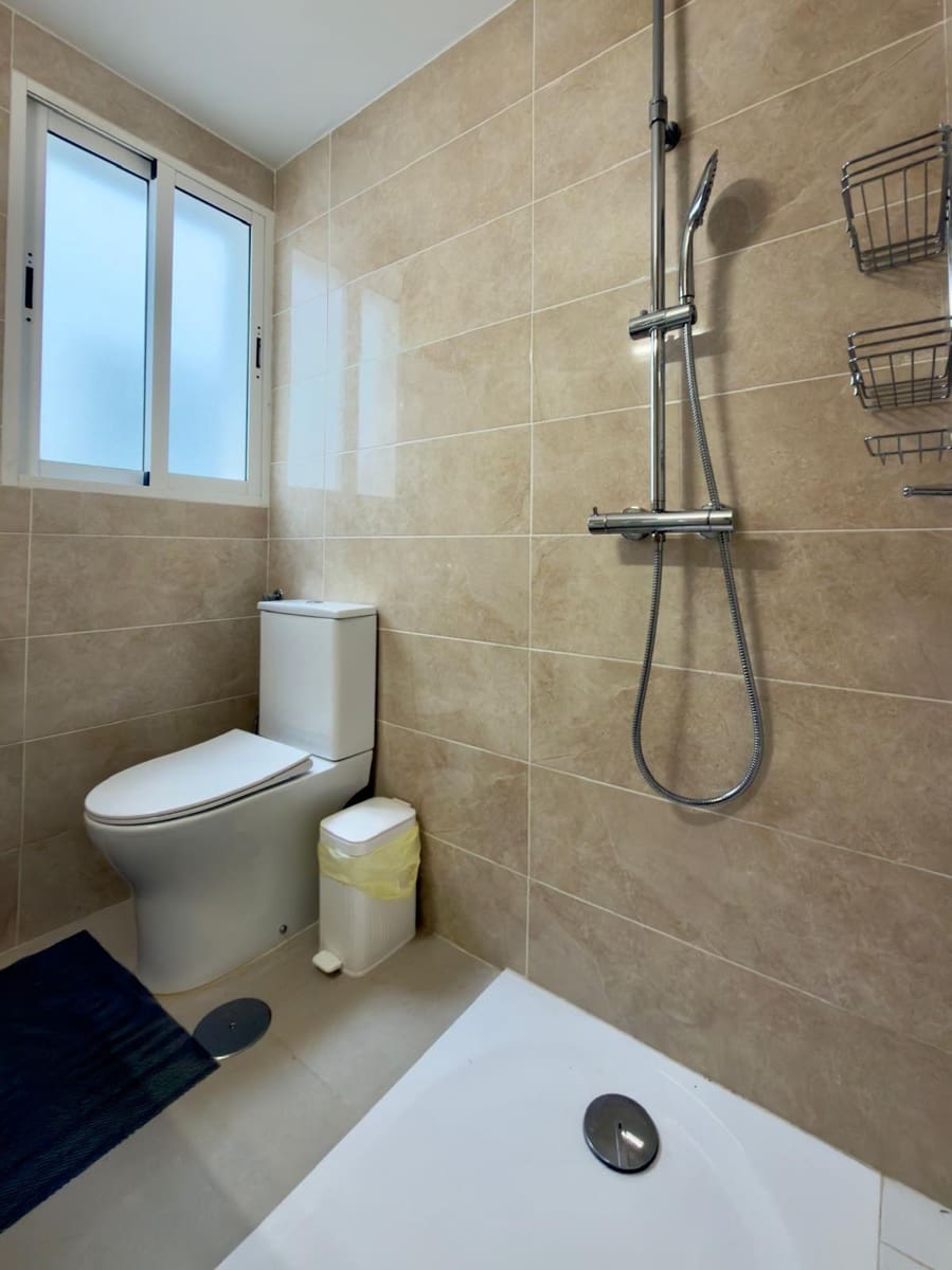 3 soverom Leilighet til leie i Granada by - € 900 (Ref: 10142564)