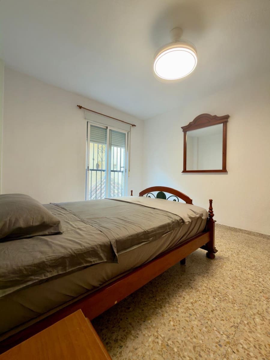 3 soverom Leilighet til leie i Granada by - € 900 (Ref: 10142564)