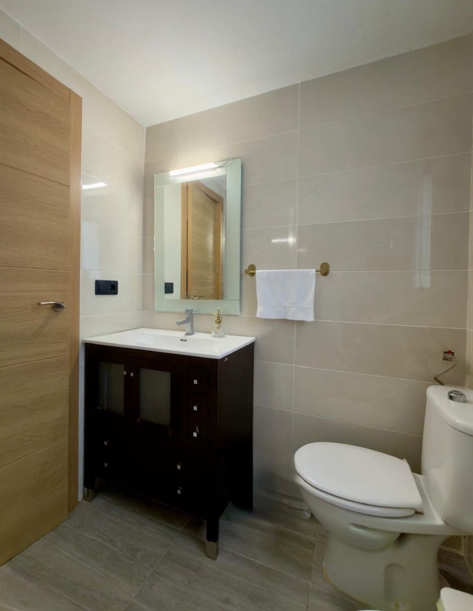3 soverom Leilighet til leie i Granada by - € 900 (Ref: 10142564)