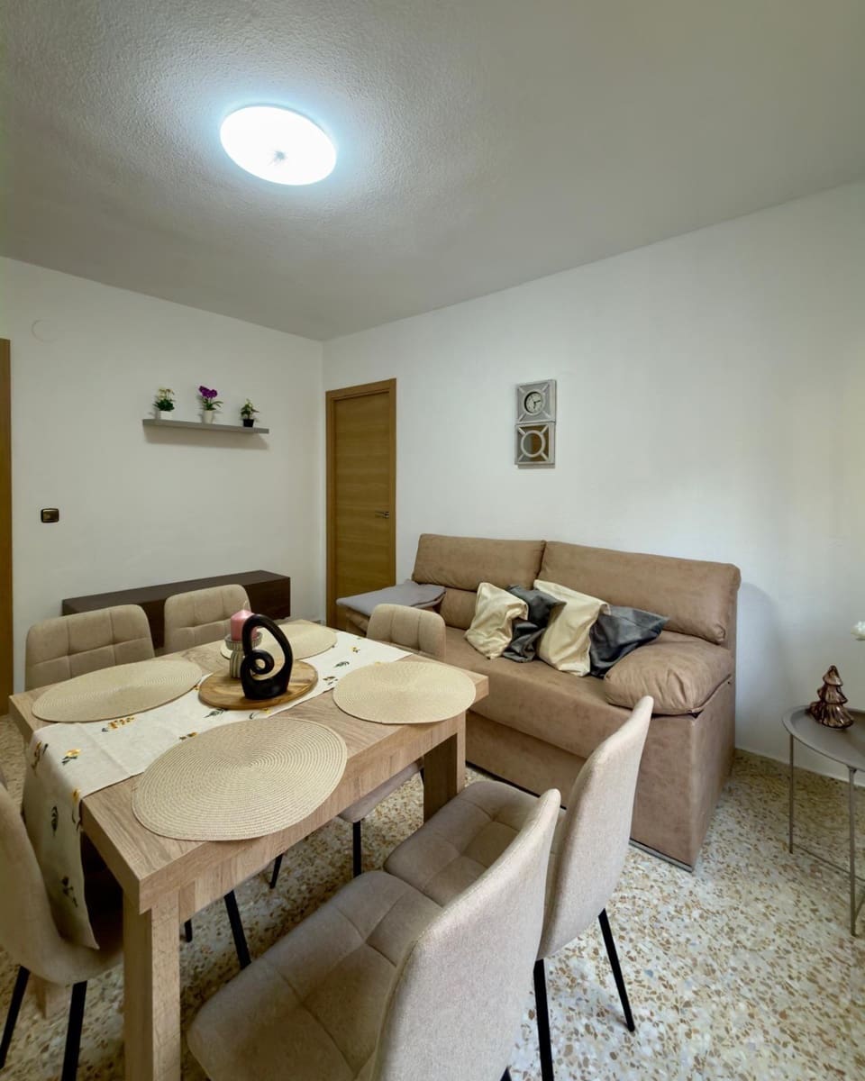 3 soverom Leilighet til leie i Granada by - € 900 (Ref: 10142564)